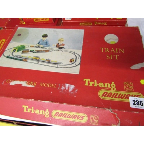 236 - TRIANG RAILWAYS, a selection of Triang railways OO gauge equipment including Royal Mail set, various... 