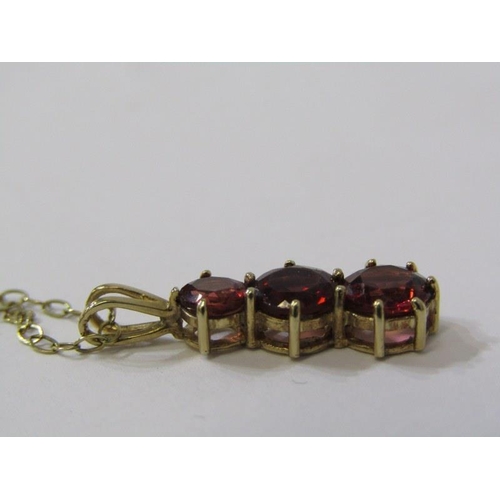 273 - 9ct GOLD PENDANT, 3 stone graduated garnet pendant set in 9ct gold on a gold fine link 20