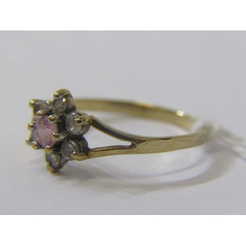 282 - CLUSTER RING, 9ct yellow gold ring set a 7 stone cluster, size P