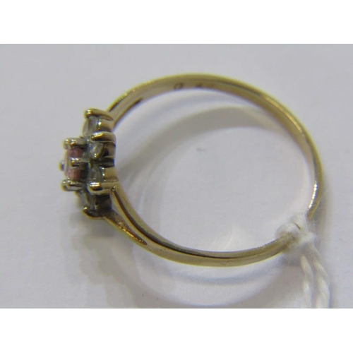 282 - CLUSTER RING, 9ct yellow gold ring set a 7 stone cluster, size P