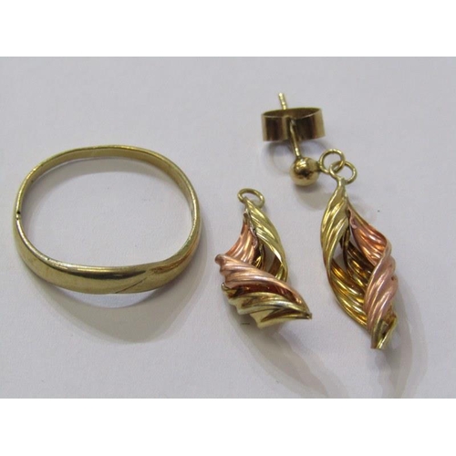 295 - GOLD BAND RING, 9ct yellow gold band ring, size M/N, also a pair of yellow and rose gold drop earrin... 