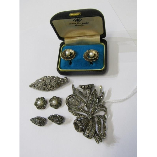 309 - SILVER & MARCASITE JEWELLERY, floral and converter brooches, together 3 pairs of assorted earrings, ... 