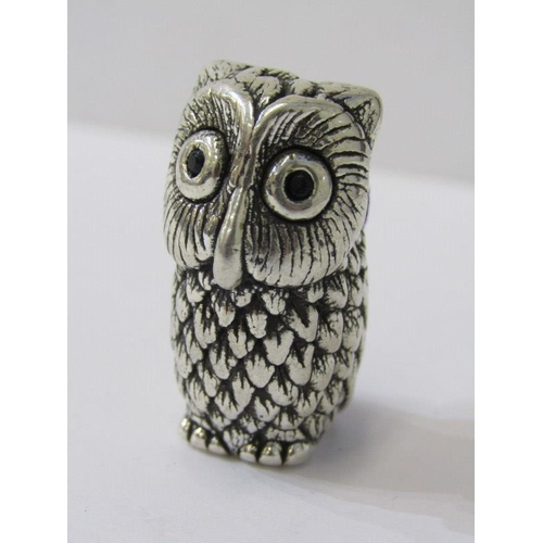 316 - NOVELTY PIN CUSHION, a sterling silver novelty pin cushion in the form of an owl