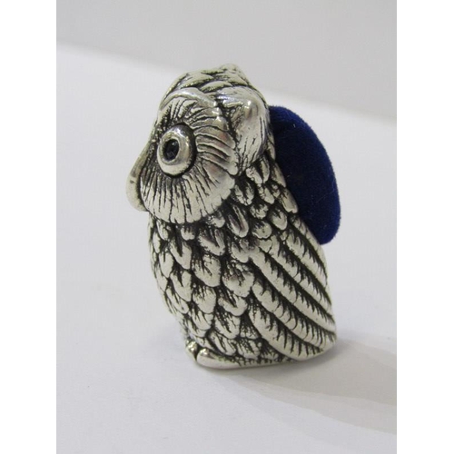 316 - NOVELTY PIN CUSHION, a sterling silver novelty pin cushion in the form of an owl