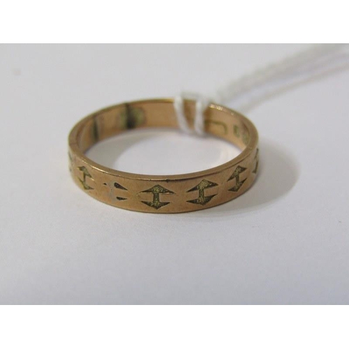 383 - GOLD BAND RING, 9ct yellow gold band ring with engraved decoration, size O/P, 2 grams