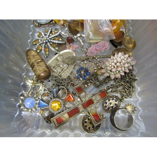 404A - COSTUME JEWELLERY, stone set cross on chain, brooches, beaded necklace, golly badge, earrings, etc