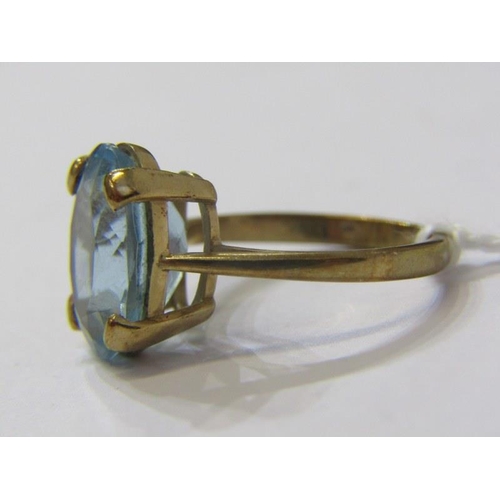 116 - 9ct YELLOW GOLD BLUE TOPAZ SOLITAIRE RING, principal large oval cut blue topaz in 4 claw setting, si... 