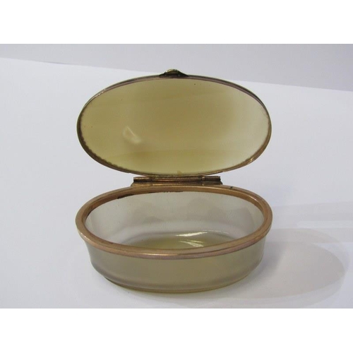 18 - ANTIQUE OVAL ONYX SNUFF BOX, with yellow metal mounts, (tests as gold) with rising lid in fitted cas... 