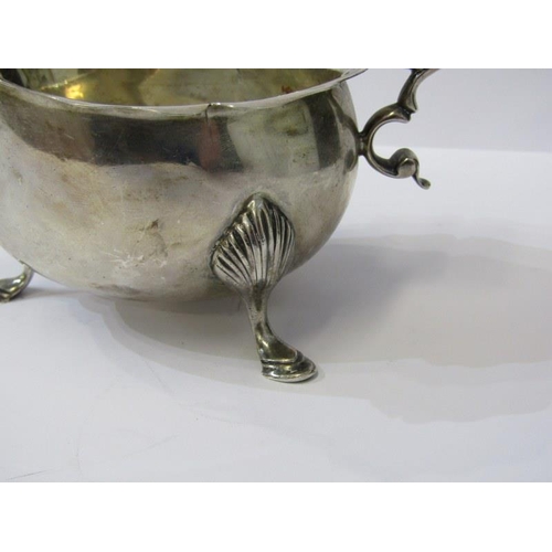 38 - PAIR OF SILVER GRAVY BOATS, on 3 hoofed feet, 17cm width, maker possibly WA, Birmingham, 1907, 430 g... 