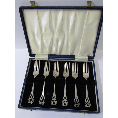 62 - CASED SILVER PASTRY FORKS, set of 6 attractive pierced crested pastry forks, Sheffield 1945