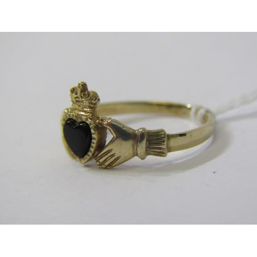 85 - 9ct YELLOW GOLD ONYX SET CLADDAGH STYLE RING, size R