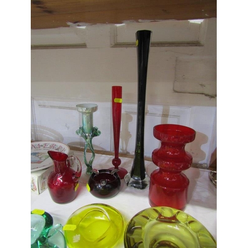 20 - RETRO GLASSWARE, 12 pieces of assorted glassware including vases, bowls, ashtray and jug