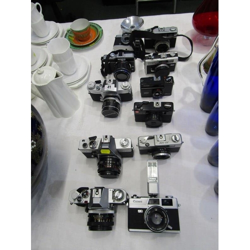 41 - VINTAGE CAMERAS, collection of 11 various cameras to include Canon AV-1 and Miranda EE