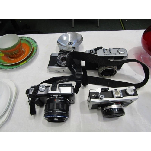 41 - VINTAGE CAMERAS, collection of 11 various cameras to include Canon AV-1 and Miranda EE