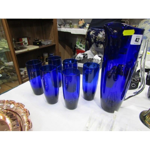 42 - GLASSWARE, 6 piece retro blue glass lemonade set, green carnival glass vase, red glass brandy balloo... 