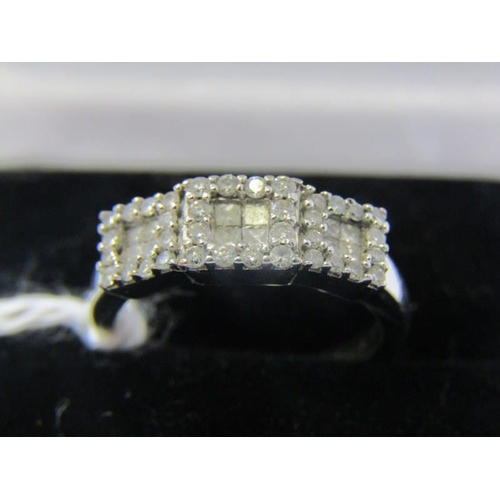 169 - DIAMOND CLUSTER RING, 18ct white gold set a cluster of diamonds, amounting to approx. 0.5 carat, siz... 