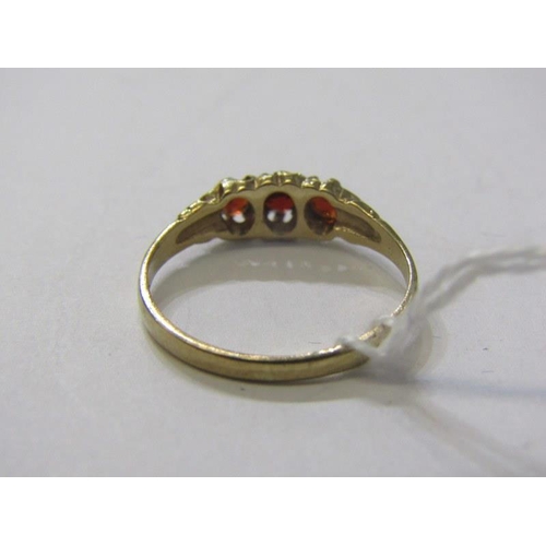 195 - GARNET RING, 9ct yellow gold 3 stone garnet ring, size O/P