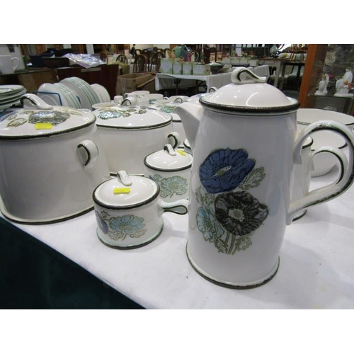 27 - WEDGWOOD DINNERWARE, 