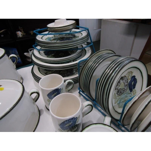 27 - WEDGWOOD DINNERWARE, 