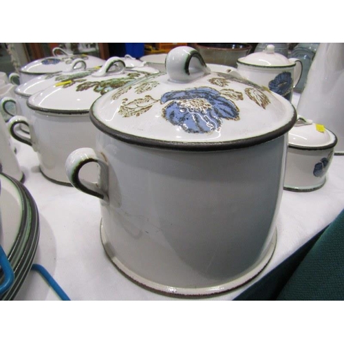 27 - WEDGWOOD DINNERWARE, 