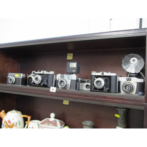 40 - VINTAGE CAMERAS, collection of 8 various cameras including Zeiss Ikon, Solida Junior & Voighlander B... 