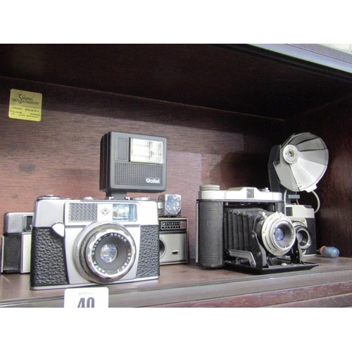 40 - VINTAGE CAMERAS, collection of 8 various cameras including Zeiss Ikon, Solida Junior & Voighlander B... 