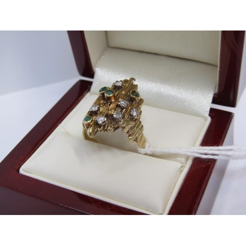 25 - RETRO ORGANIC GOLD RING, 18ct gold ring, the 1970s design ring set emerald and diamonds, size M/N, 9... 