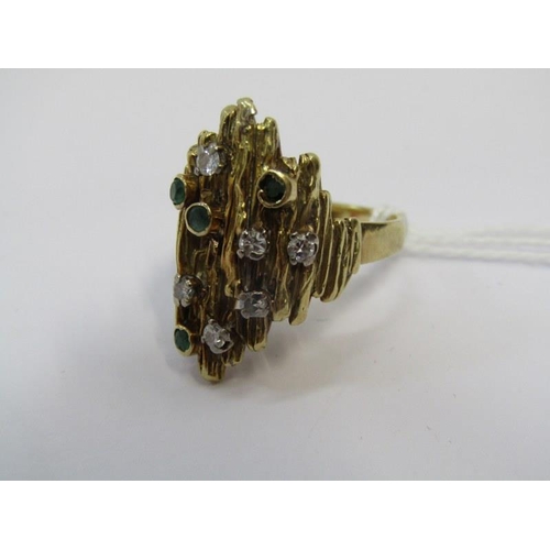 25 - RETRO ORGANIC GOLD RING, 18ct gold ring, the 1970s design ring set emerald and diamonds, size M/N, 9... 