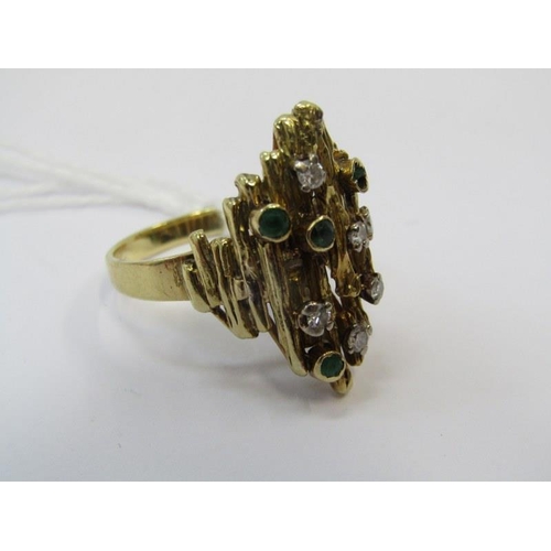 25 - RETRO ORGANIC GOLD RING, 18ct gold ring, the 1970s design ring set emerald and diamonds, size M/N, 9... 