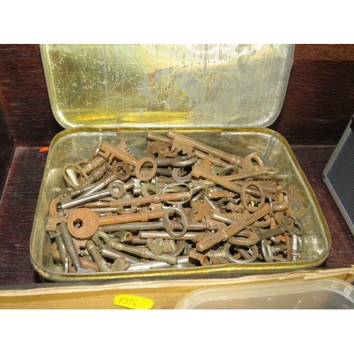 55 - ANTIQUE KEYS, collection of assorted & vintage keys