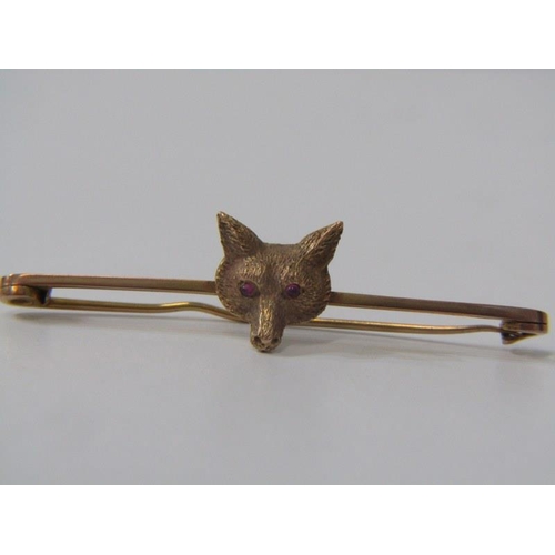 147 - FOX BAR BROOCH, 9ct yellow gold bar brooch decorated with a foxes head & pink glass eyes, 5cm length... 