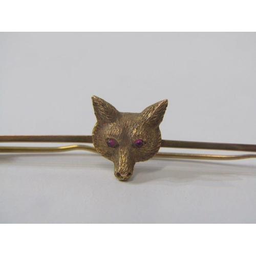 147 - FOX BAR BROOCH, 9ct yellow gold bar brooch decorated with a foxes head & pink glass eyes, 5cm length... 