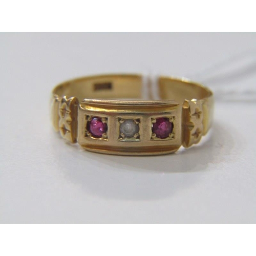 169 - VINTAGE GYPSY STYLE RING, 18ct yellow gold 3 stone ring, size R, 4.2 grams