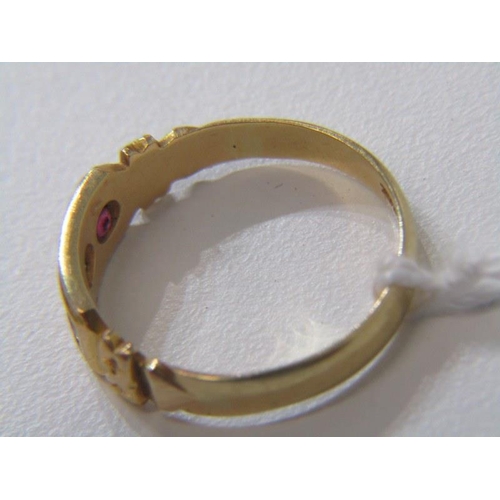 169 - VINTAGE GYPSY STYLE RING, 18ct yellow gold 3 stone ring, size R, 4.2 grams