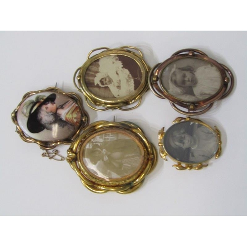 194 - VICTORIAN PINCHBECK MOURNING LOCKETS, 4 assorted pinchbeck mourning pendants/brooches of oval form, ... 