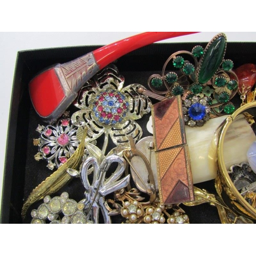 374 - COSTUME JEWELLERY, etc. tray of costume jewellery mainly brooches, including retro silver brooch, al... 