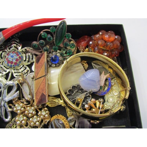 374 - COSTUME JEWELLERY, etc. tray of costume jewellery mainly brooches, including retro silver brooch, al... 