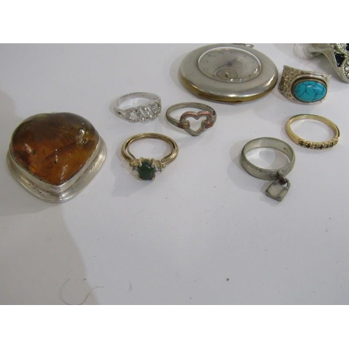 386 - COSTUME JEWELLERY, selection of white and gilt metal costume rings x 6, various sizes, a heart shape... 