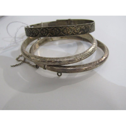 391 - SILVER & COSTUME JEWELLERY, 3 silver bangles, a silver bone bracelet, other bracelets, simulated pea... 