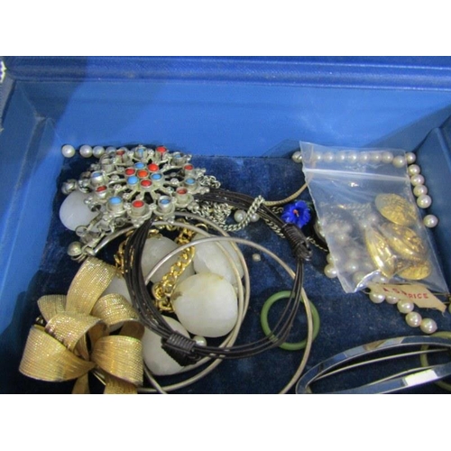 398 - COSTUME JEWELLERY, blue jewellery box containing assorted silver pendants, Siam silver bracelet, tur... 