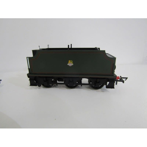 173 - HORNBY RAILWAYS, 00 gauge steam locomotive (DCC ready) R2582 BR 4-6-0 King Arthur Class Sir Harry Le... 