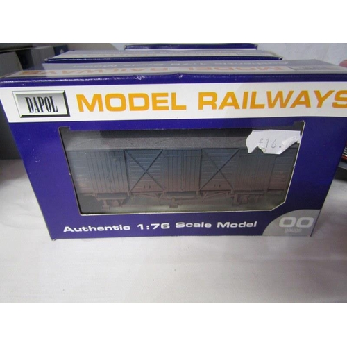 183 - RAILWAYS, 8 boxed Bachmann 1:76 scale tenders new in box and 4 Daplo wagons in box