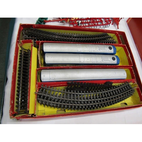 201 - VINTAGE BOXED TRIANG RAILWAYS ELECTRIC TRAIN SET, 