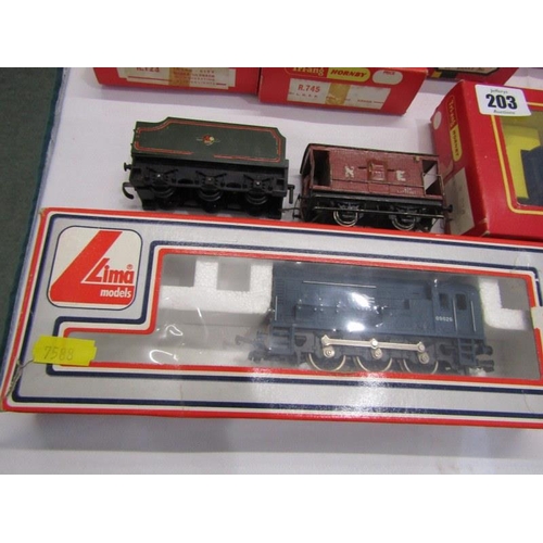 203 - RAILWAYS, Hornby Railways boxed utility van, Hornby track cleaning coach in box, Hornby wagon in box... 