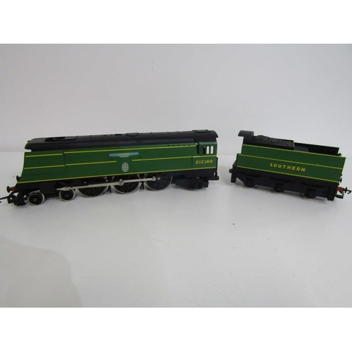 205 - HORNBY RAILWAYS, boxed 00 gauge locomotive with tender, boxed SR Battle of Britain locomotive 