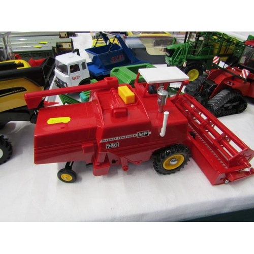 207 - QUALITY BRITAINS FARM TOYS, skiploader, combine harvester, Case 600, John Deere 100, Massey Ferguson... 