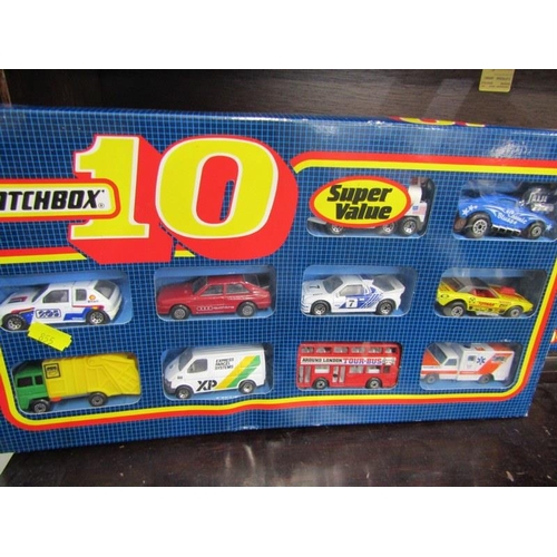 211 - MATCHBOX, collection of Matchbox diecast vehicles in boxes, boxed set of 10 including double decker ... 