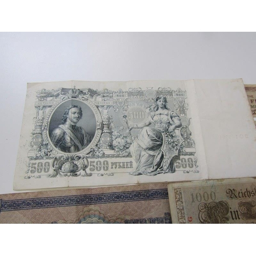 90 - A series of early Russian banknotes including 1912 Peter The Great 500 roubles, 1917 1000 rubles, a ... 