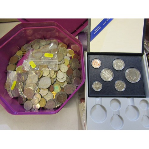 40 - Sweet tub of modern world coins including a 1982 Canada 6-coin set in Royal Canadian Mint presentati... 
