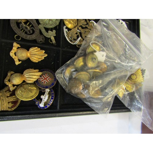 189 - CAP BADGES & MILITARY BUTTONS, 2 x DCLI cap badges, Royal Artillery, RAF sweethearts badge, ARP badg... 